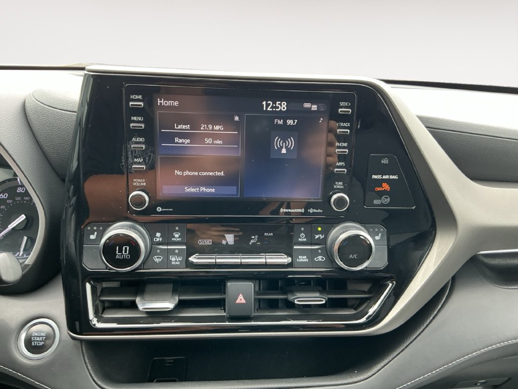Used 2021 Toyota Highlander XLE AWD/4WD image 15