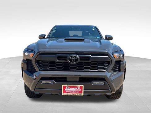 Used 2025 Toyota Tacoma TRD Sport AWD/4WD image 9
