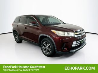 Used 2019 Toyota Highlander LE FWD video 1