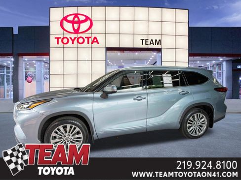 Used 2023 Toyota Highlander Platinum AWD/4WD image 1