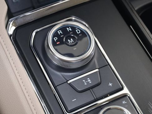 Used 2022 Ford Expedition XLT image 7