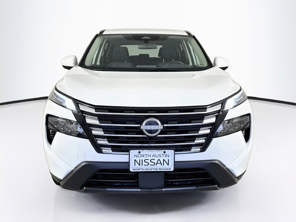 Used 2025 Nissan Rogue SV FWD image 2