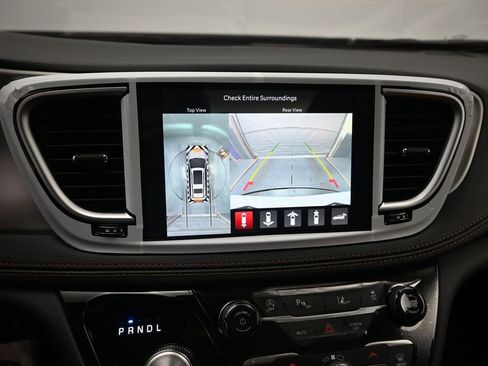 New 2026 Chrysler Pacifica Pinnacle w/ Trailer Tow Group AWD/4WD image 12