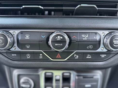 New 2026 Jeep Gladiator Sport image 20