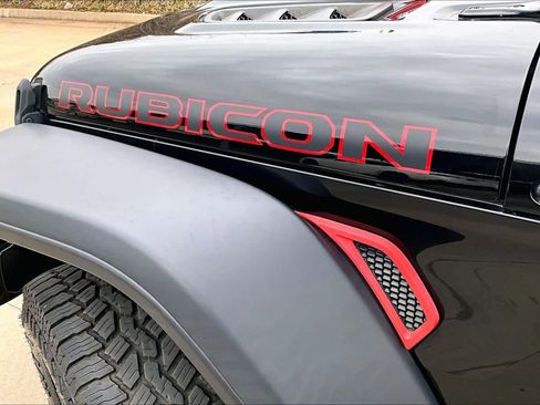 Used 2022 Jeep Wrangler Unlimited Rubicon w/ Cold Weather Group image 32