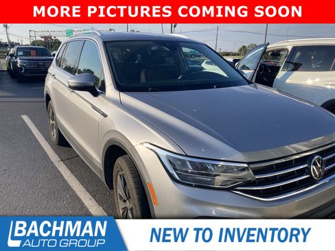 Used 2023 Volkswagen Tiguan SE AWD/4WD image 2