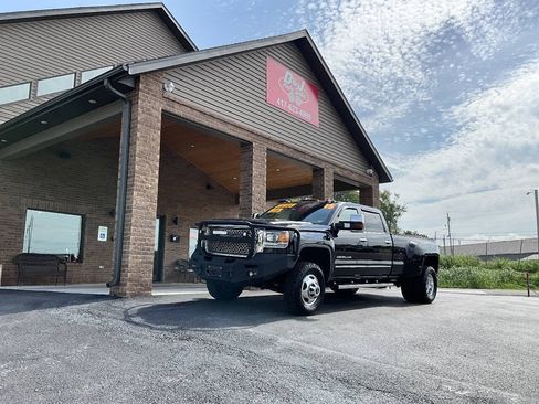 Used 2015 GMC Sierra 3500 Denali w/ Duramax Plus Package AWD/4WD image 2