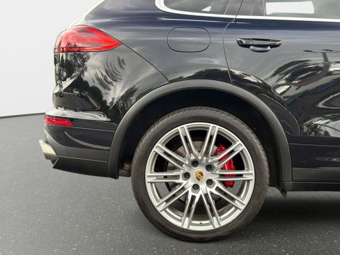 Used 2015 Porsche Cayenne Turbo AWD/4WD image 18