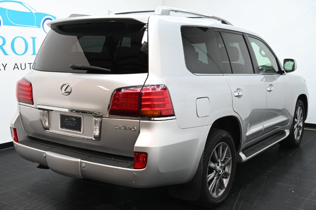 Used 2011 Lexus LX 570 4WD w/ Luxury Pkg image 3