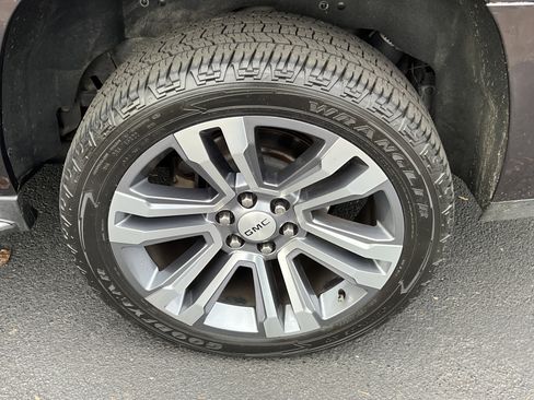 Used 2017 GMC Yukon XL Denali w/ Open Road Package image 20