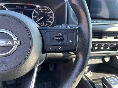 Used 2024 Nissan Rogue S AWD/4WD image 27