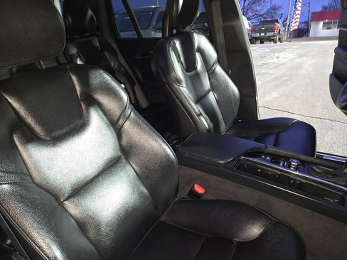 Used 2018 Volvo XC90 T6 Momentum w/ Convenience Package image 65