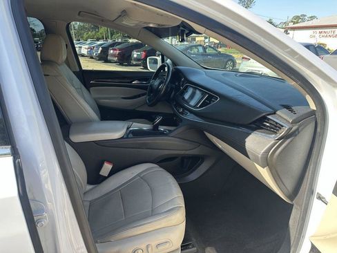 Used 2019 Buick Enclave Essence FWD image 15