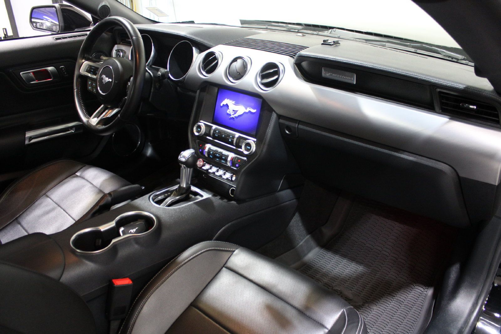 Used 2022 Ford Mustang Premium RWD image 14
