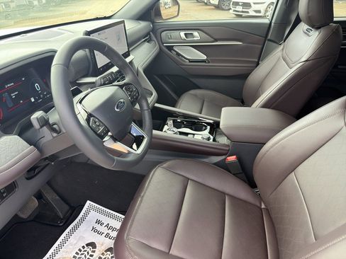 New 2026 Ford Explorer Platinum image 31