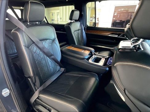 Used 2024 Jeep Grand Wagoneer L Series III AWD/4WD image 17