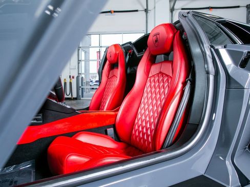 Used 2013 Lamborghini Aventador LP 700-4 image 32