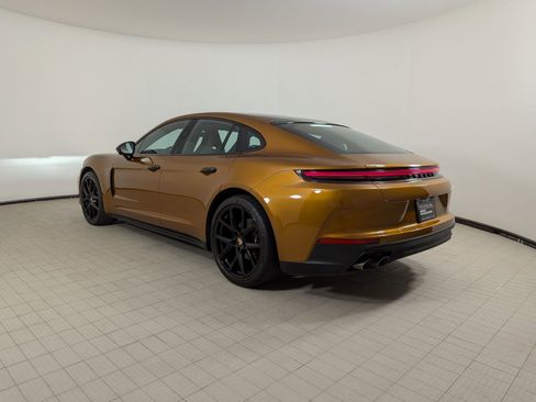 Used 2024 Porsche Panamera image 3
