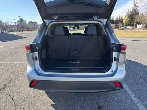 Used 2023 Toyota Highlander L image 8
