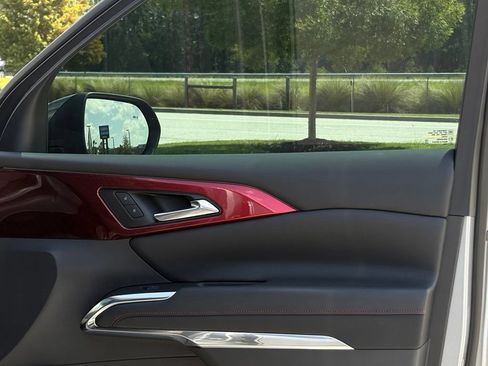 Used 2024 Chevrolet Traverse RS w/ LPO, Floor Liner Package FWD image 20