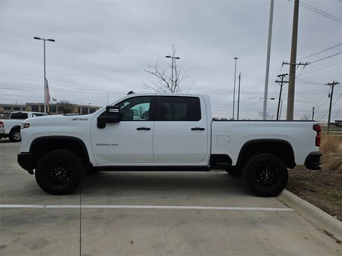 Used 2025 Chevrolet Silverado 2500 ZR2 w/ Technology Package image 5