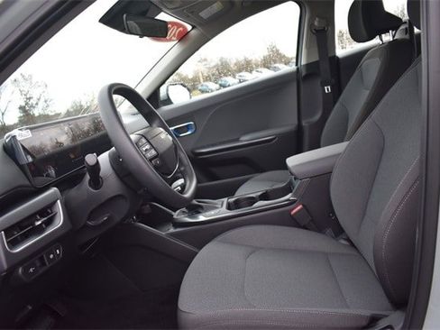 New 2025 Kia K4 LXS image 18