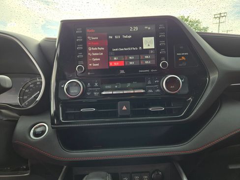 Used 2021 Toyota Highlander XSE AWD/4WD image 32