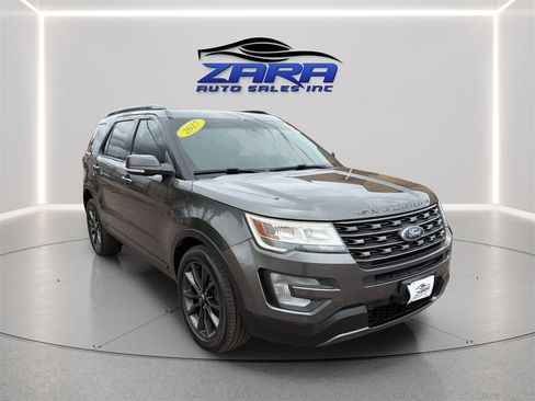 Used 2017 Ford Explorer XLT w/ Equipment Group 202A AWD/4WD image 9