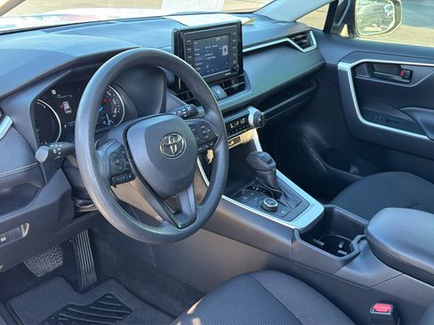 Used 2022 Toyota RAV4 LE image 12