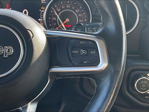 Used 2018 Jeep Wrangler Unlimited Sahara AWD/4WD image 16