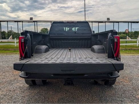 Used 2024 GMC Sierra 3500 Denali Ultimate AWD/4WD image 8