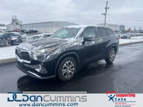Used 2022 Toyota Highlander XLE image 1