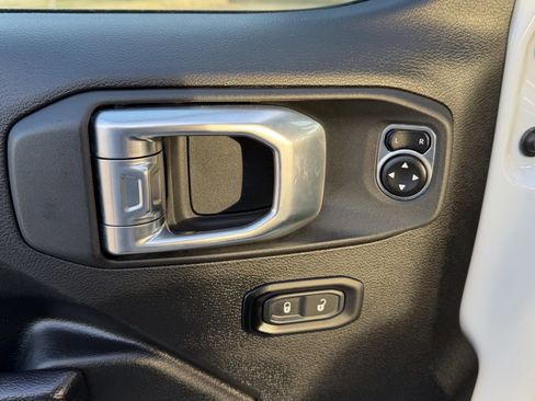 Used 2024 Jeep Wrangler Unlimited Rubicon image 13