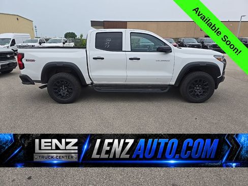 Used 2024 Chevrolet Colorado Trail Boss w/ Advanced Trailering Package AWD/4WD image 1