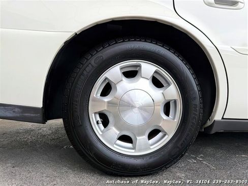 Used 2001 Cadillac De Ville w/ Comfort/Convenience Pkg image 11