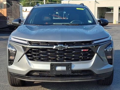 Used 2024 Chevrolet Trax RS w/ Sunroof Package FWD image 5