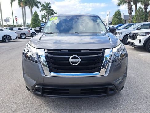 Used 2023 Nissan Pathfinder S image 2