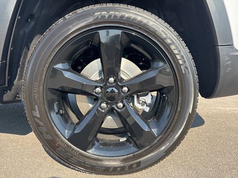 New 2025 Jeep Grand Cherokee L Altitude image 14