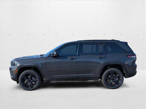 New 2025 Jeep Grand Cherokee Altitude image 5
