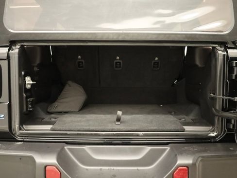 Used 2024 Jeep Wrangler Unlimited image 37