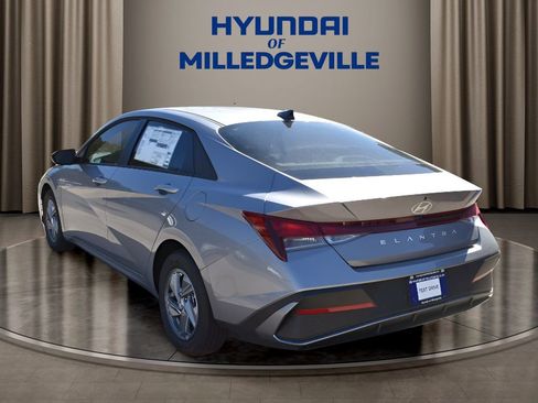 New 2026 Hyundai Elantra SE image 3