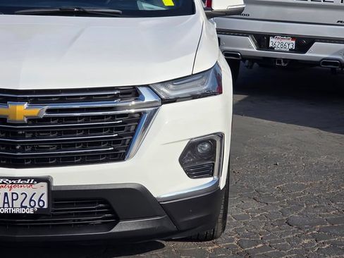 Used 2023 Chevrolet Traverse LT FWD image 3