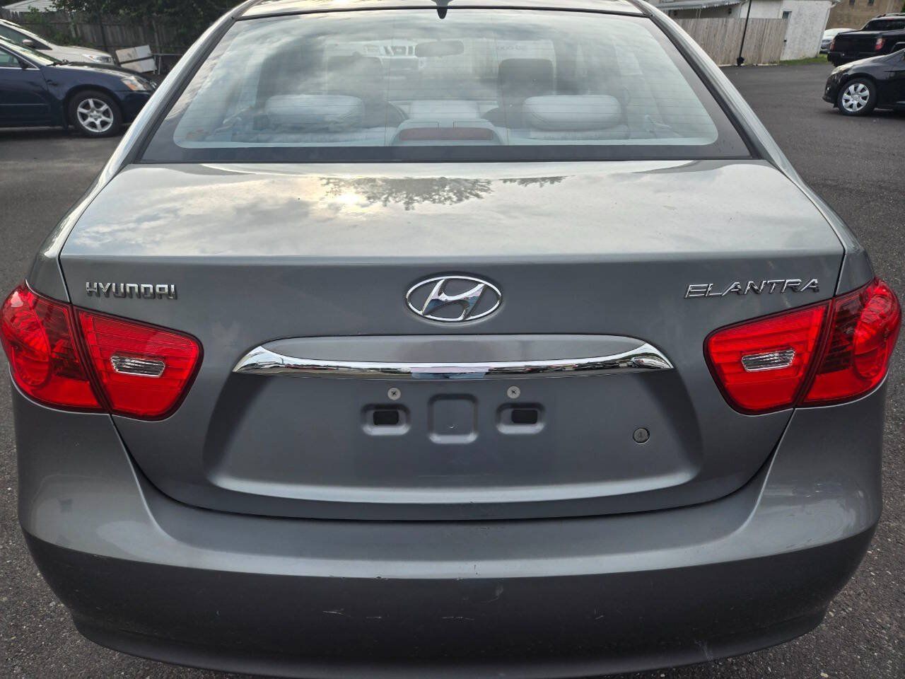 Used 2010 Hyundai Elantra GLS FWD image 7