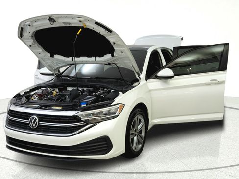 Used 2022 Volkswagen Jetta SE w/ Panoramic Sunroof Package FWD image 10