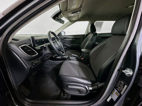 Used 2025 Kia Seltos S image 13