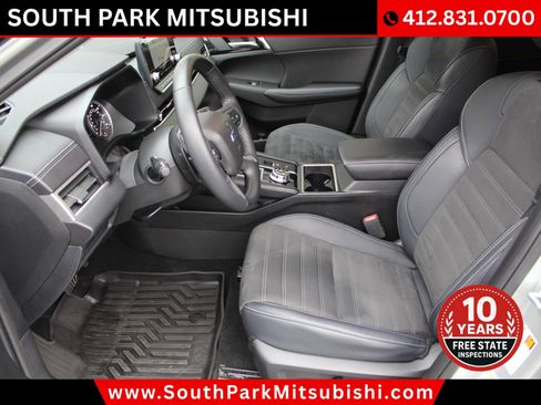 Used 2024 Mitsubishi Outlander Ralliart AWD/4WD image 12