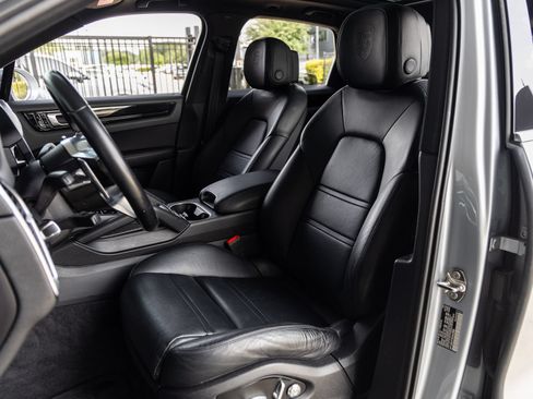 Used 2019 Porsche Cayenne S AWD/4WD image 5