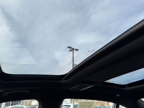 Used 2021 BMW 745e xDrive 745e xDrive w/ M Sport Package image 33