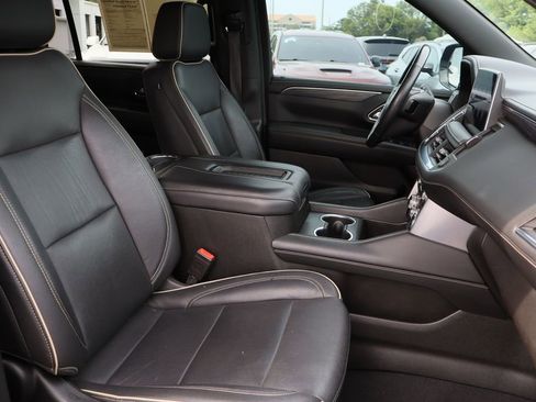 Certified 2021 GMC Yukon XL SLT w/ SLT Luxury Package AWD/4WD image 33