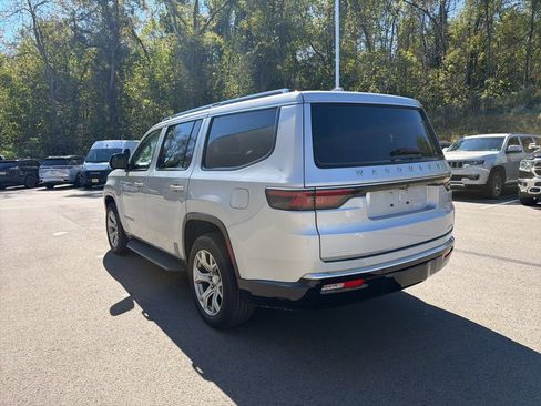 Used 2022 Jeep Wagoneer Series II AWD/4WD image 5